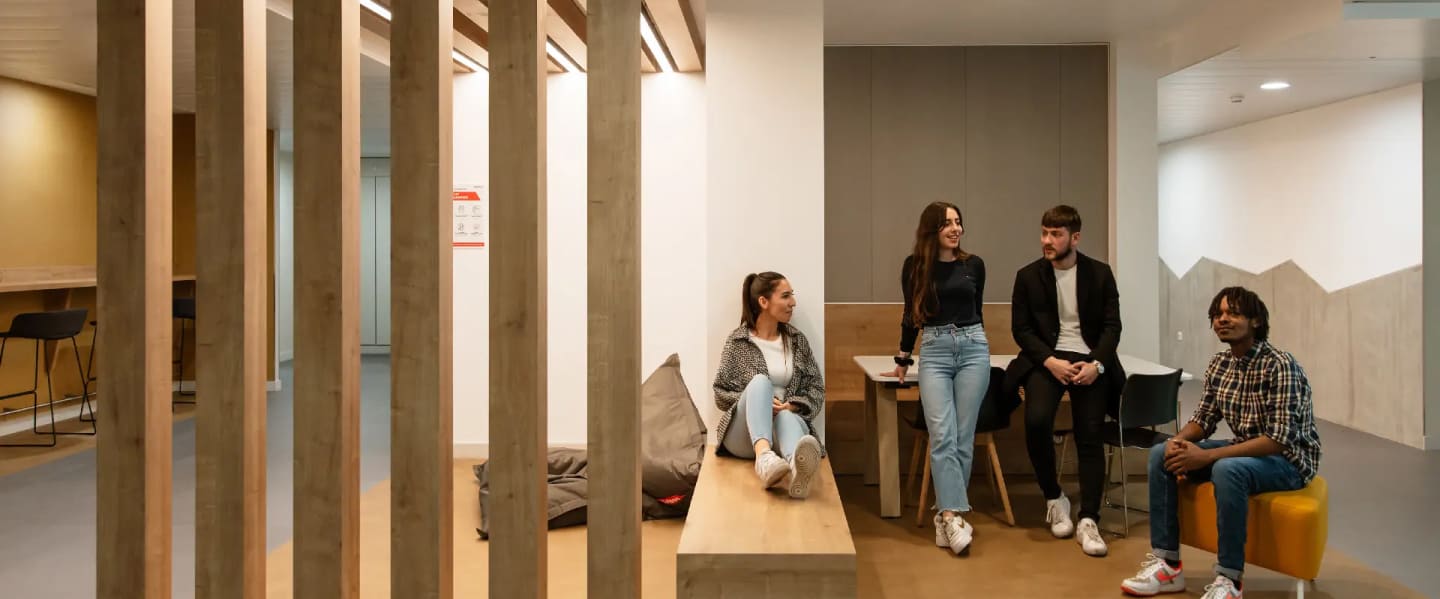 Groupe of student at the Grand Paris campus